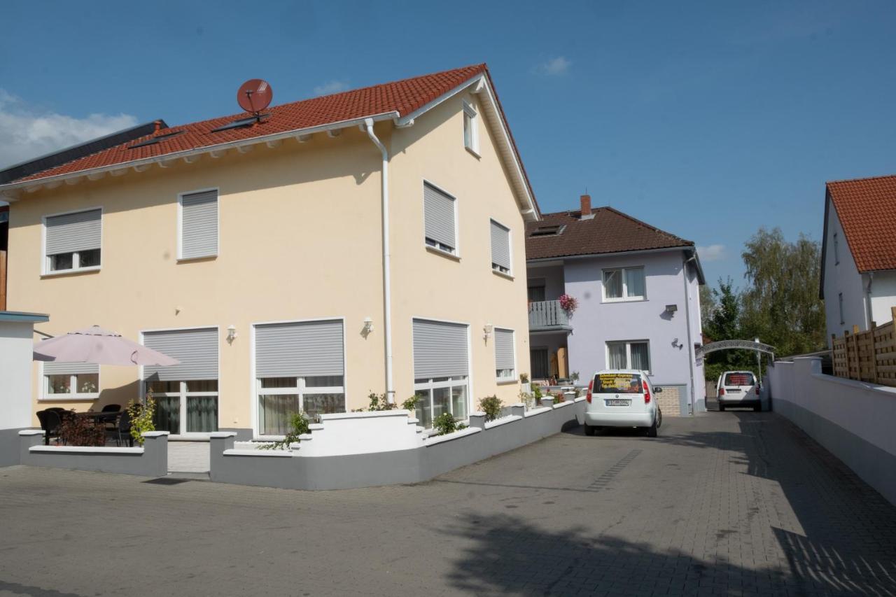 Schnitzelhaus und Pension Stadt Rosbach Rosbach vor der Höhe Exterior foto